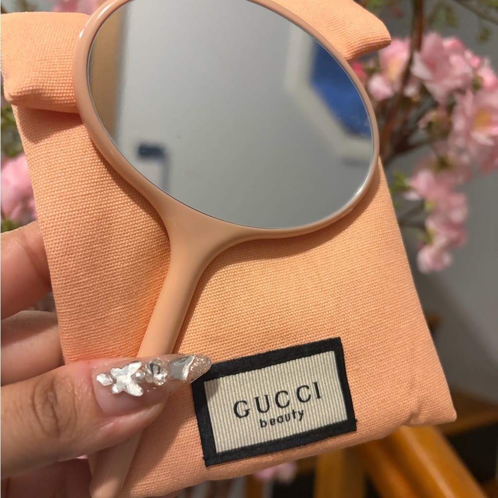Gucci Beauty Hand Mirror w/ Pouch – GWP / VIP